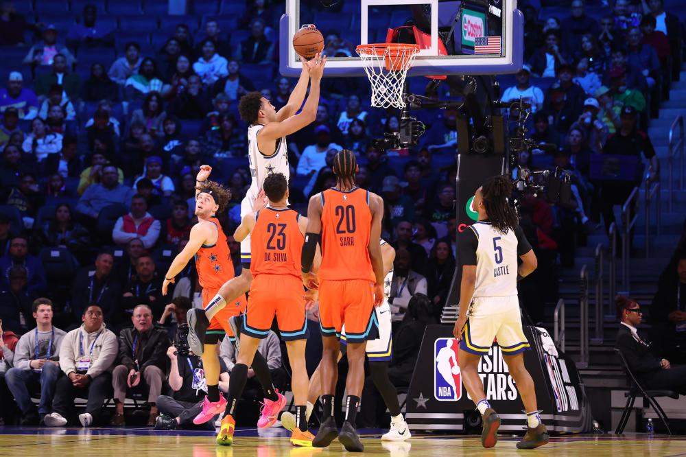 通过边路传 通过边路传